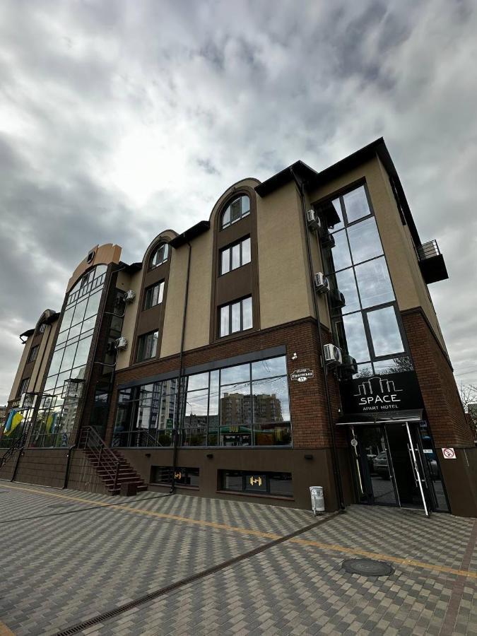 Space Apart Hotel Łuck Zewnętrze zdjęcie