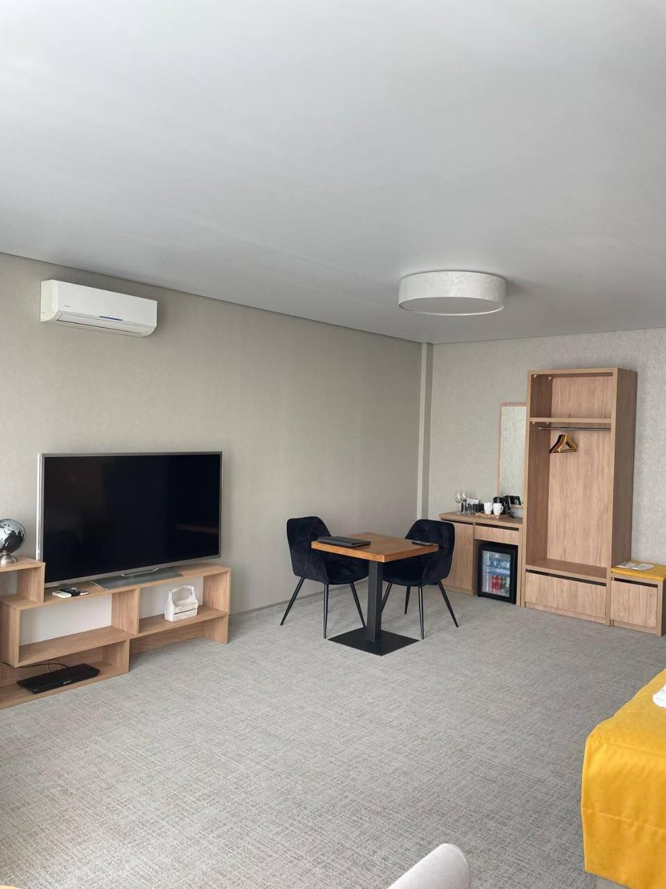 Space Apart Hotel Łuck Zewnętrze zdjęcie